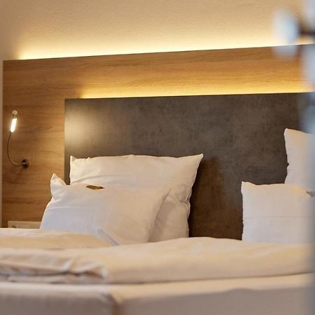 Moselhotel Weinhaus Simon 'Sauna'Restaurant'Eladesaeule Wintrich Ngoại thất bức ảnh
