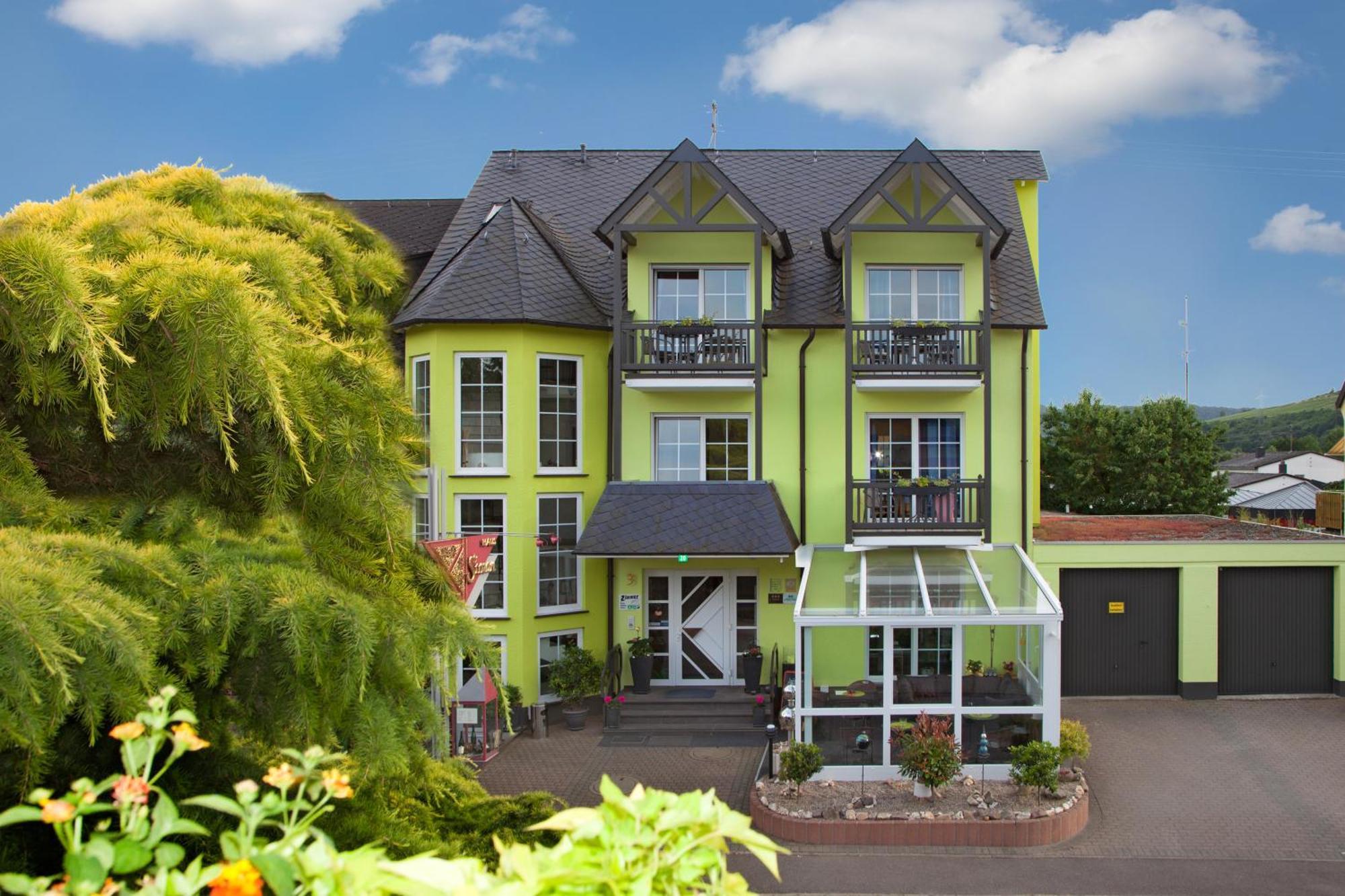 Moselhotel Weinhaus Simon 'Sauna'Restaurant'Eladesaeule Wintrich Ngoại thất bức ảnh